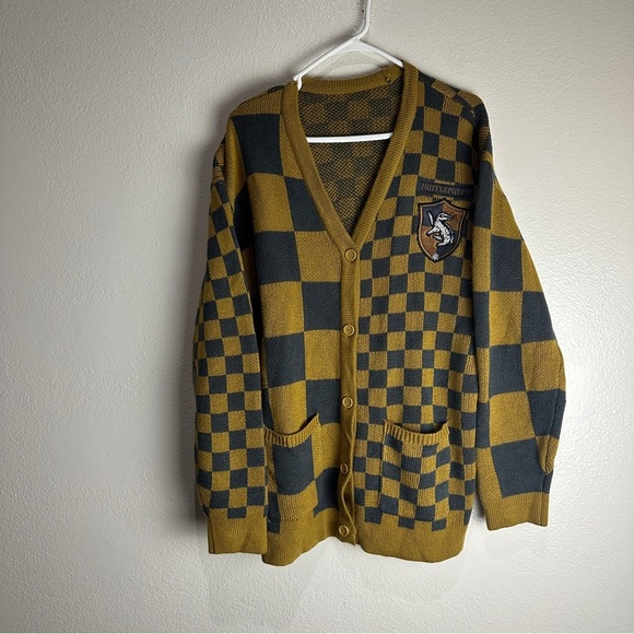 Harry Potter Hufflepuff Checkered Unisex Cardigan Vintage Sweater - Picture 1 of 7